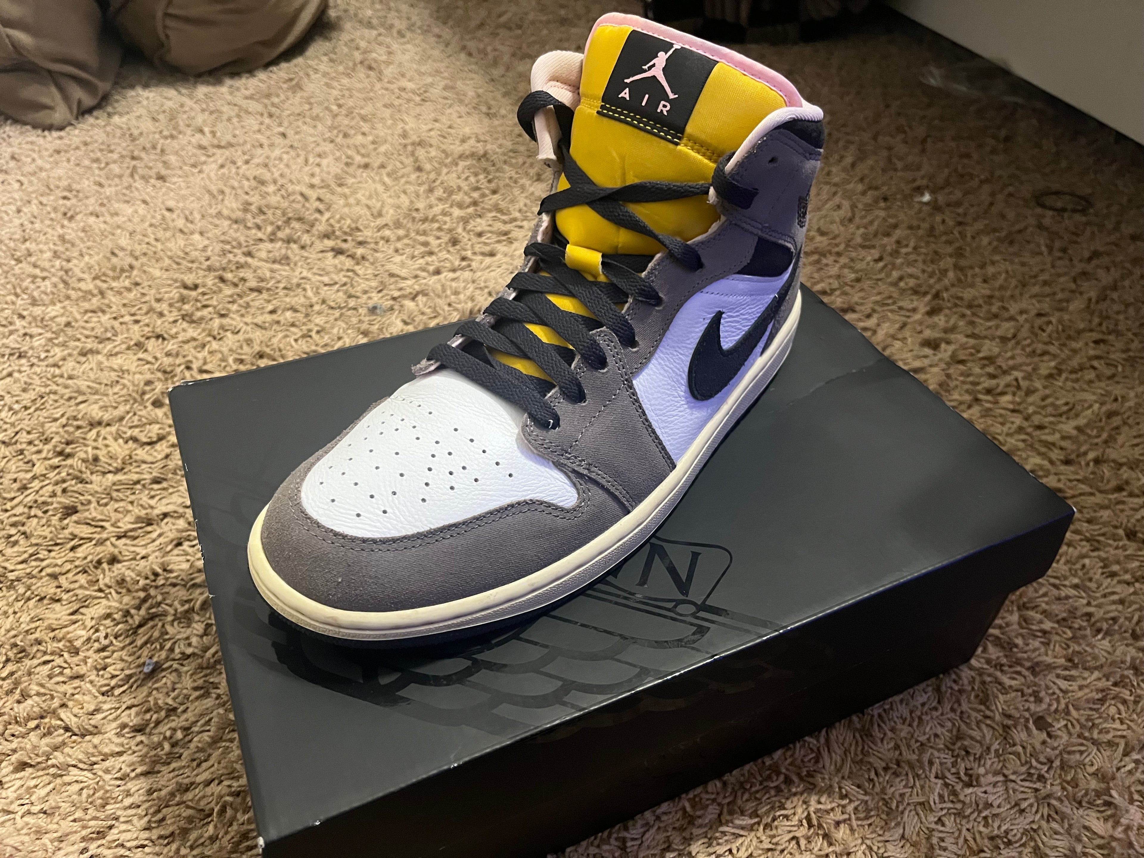 Air Jordan 1 Mid SE ‘White Cave Stone’ USED