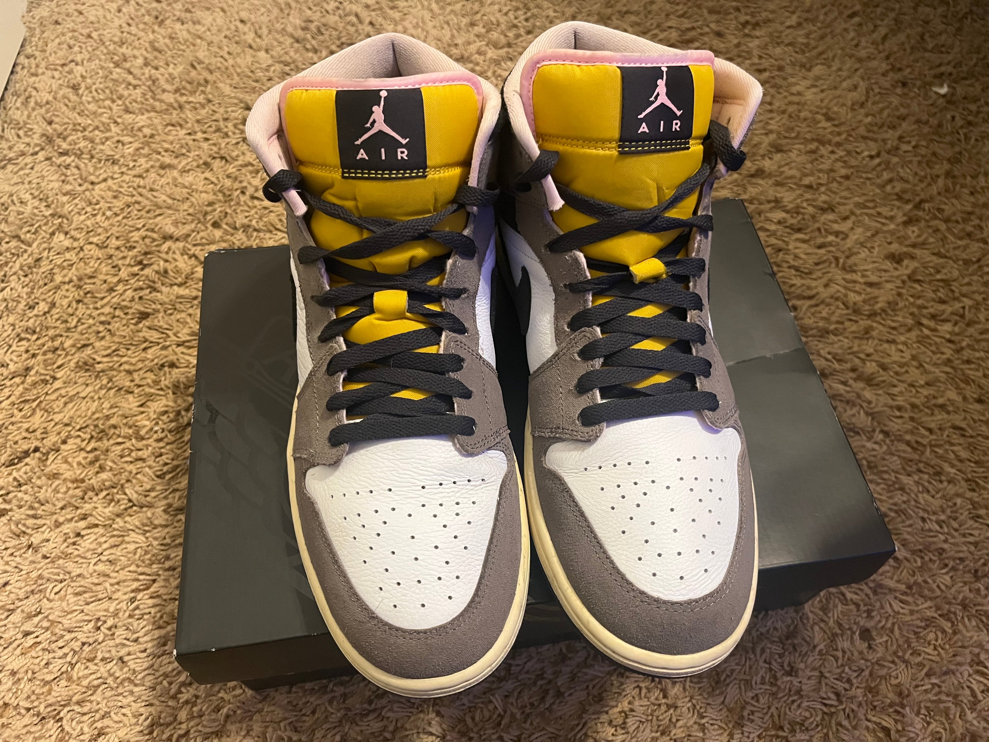 Air Jordan 1 Mid SE ‘White Cave Stone’ USED