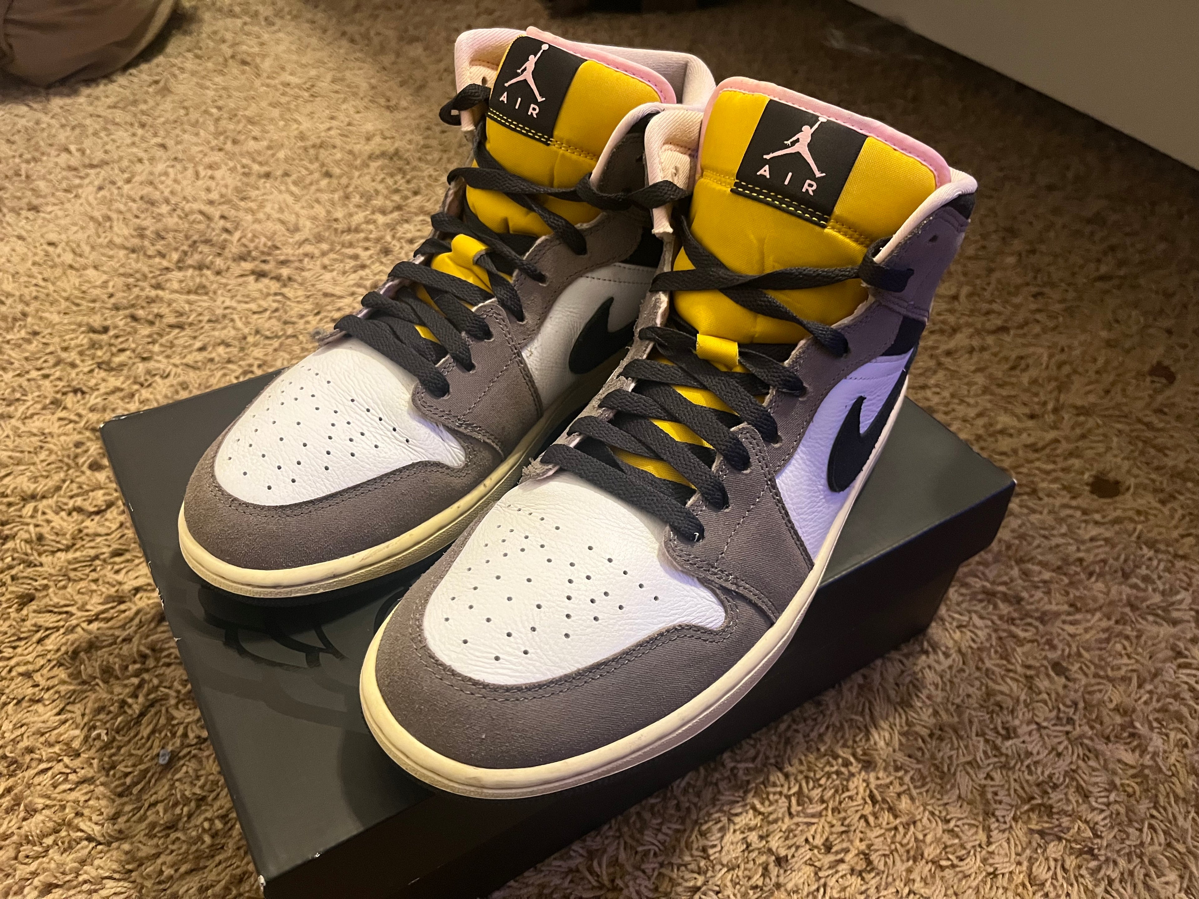 Air Jordan 1 Mid SE ‘White Cave Stone’ USED