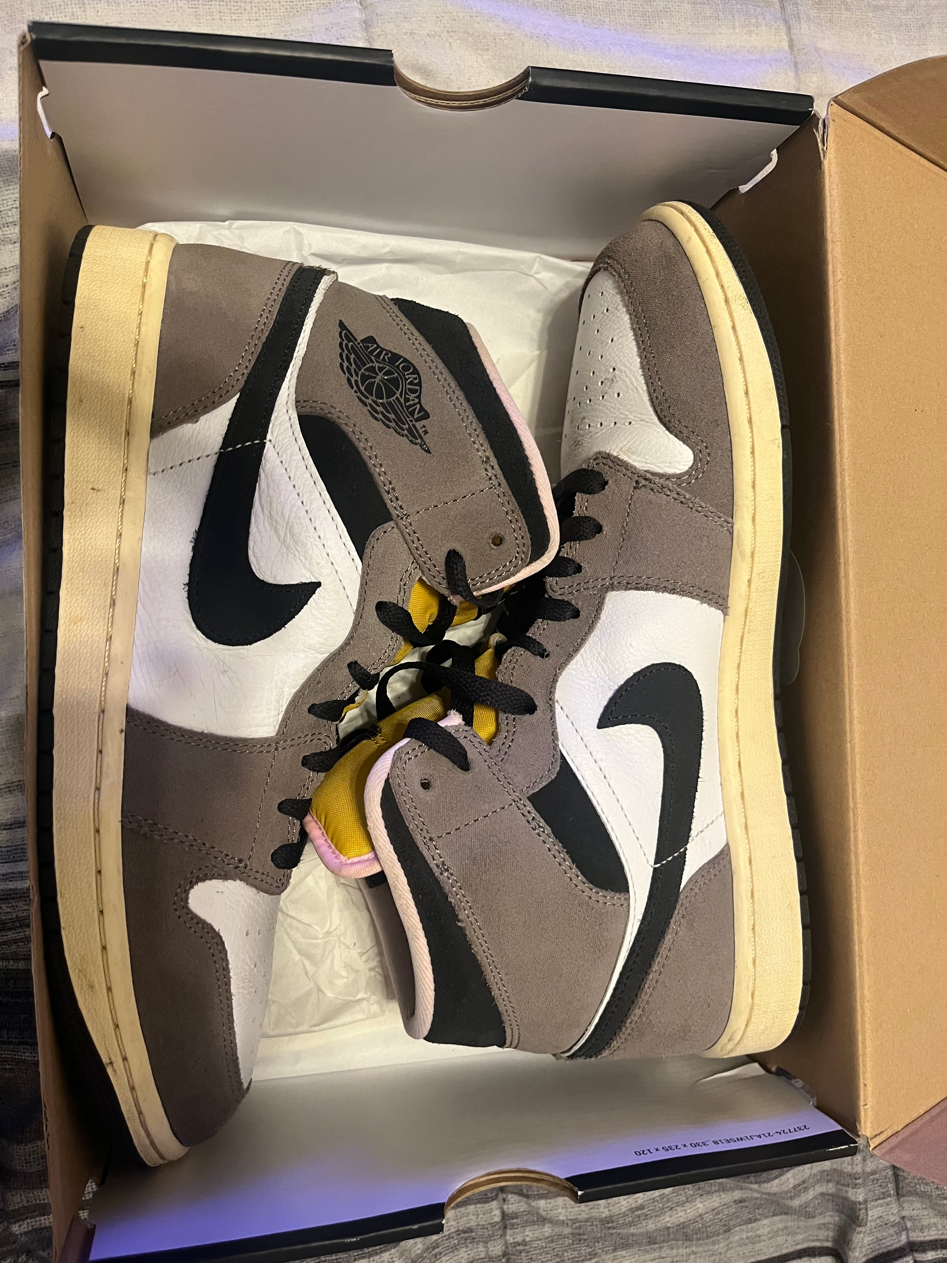 Air Jordan 1 Mid SE ‘White Cave Stone’ USED