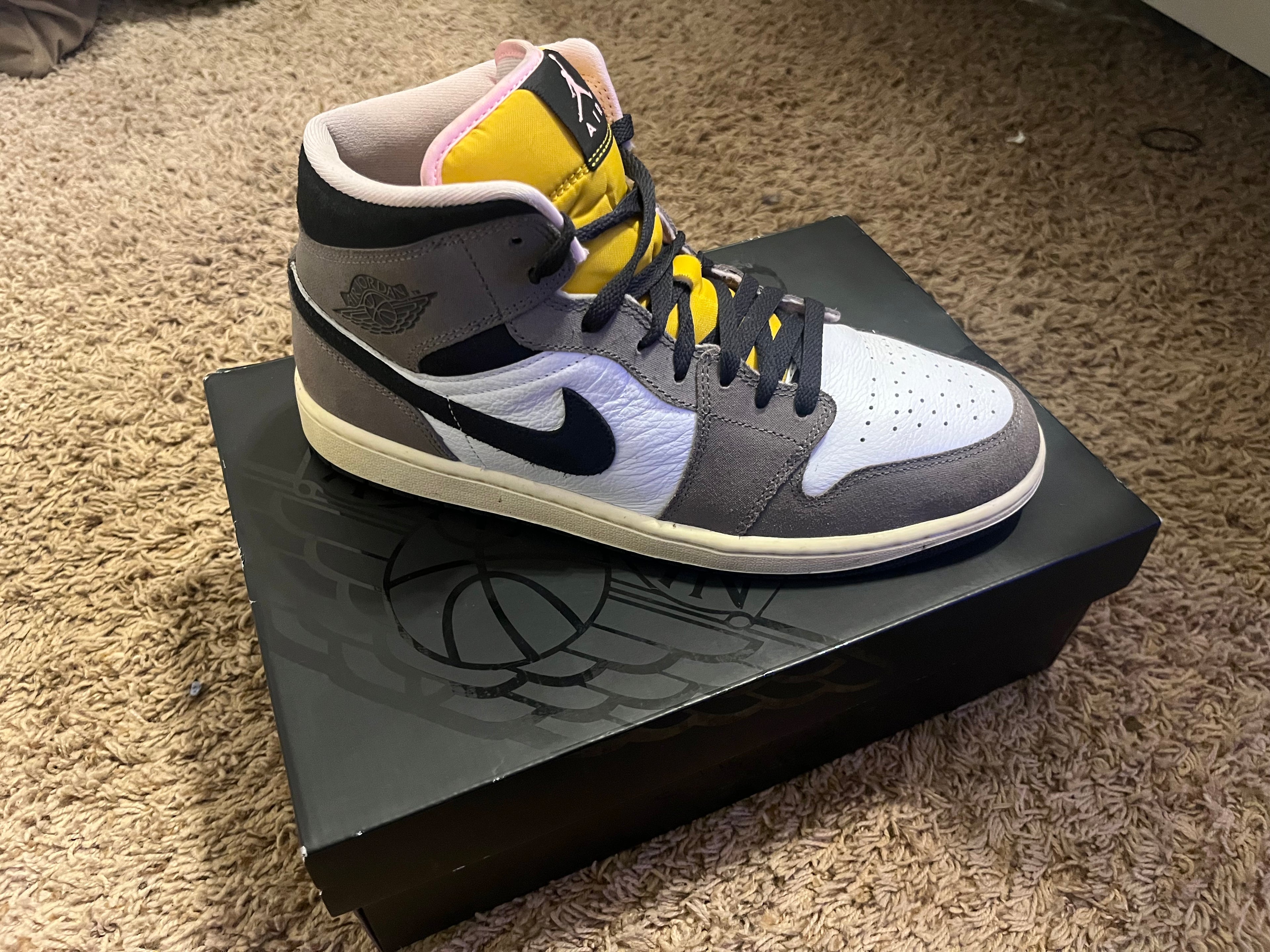 Air Jordan 1 Mid SE ‘White Cave Stone’ USED
